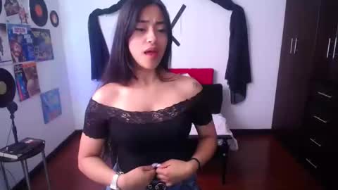 Snapshot of natalyescobar_lx chatting on 12/26/24, 05:19 Nataly Escobar online show from 12/26/24, 05:19