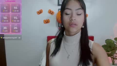 Nataly Escobar online show from 10/30/25, 12:39