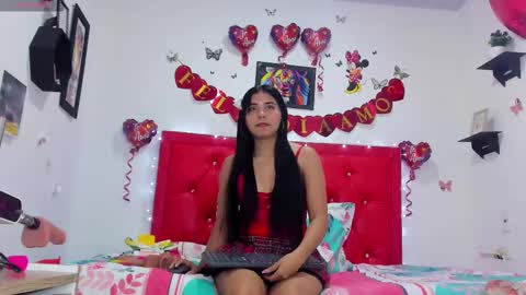 Snapshot of natasha_jurado chatting on 02/14/25, 09:43 N A T A S H A online show from 02/14/25, 09:43