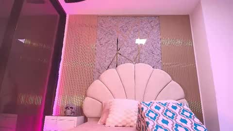 Snapshot of natasha_luna_ chatting on 10/29/25, 07:15 Natasha online show from 10/29/25, 07:15