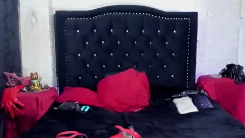 natashaburgos online show from 03/08/25, 09:40
