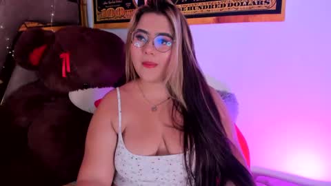 Natasha online show from 01/05/25, 09:14