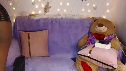 nathalia online show from 10/21/25, 12:39