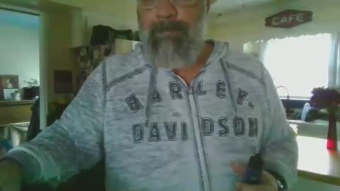 Snapshot of nateemkow chatting on 01/01/25, 05:22 lombardIL online show from 01/01/25, 05:22