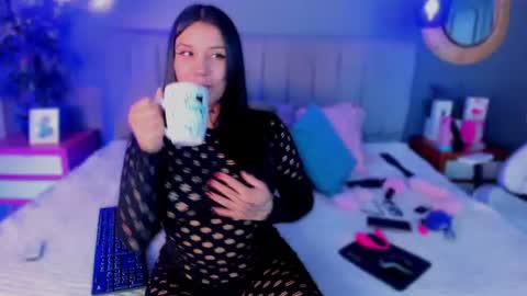 nathalia stone  online show from 07/02/26, 03:34