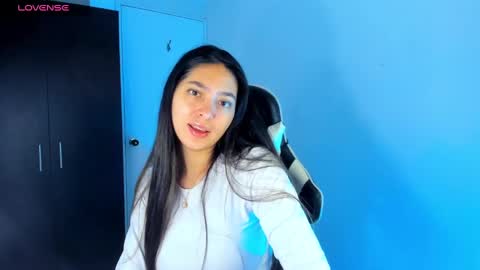 Snapshot of nathalie_rose chatting on 12/23/24, 12:19 Nathalie online show from 12/23/24, 12:19