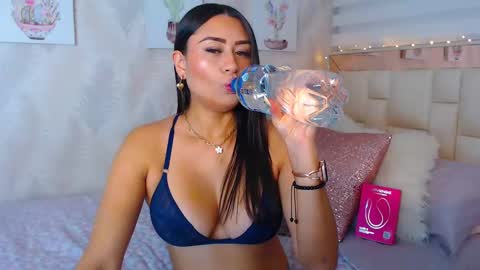 Nathalie Rose online show from 11/22/25, 08:46