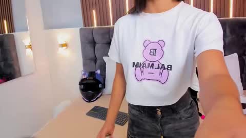 Snapshot of nathaly__rosse chatting on 11/01/25, 02:13 ... Nathaly ... online show from 11/01/25, 02:13