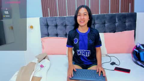 Snapshot of nathaly__rosse chatting on 11/05/25, 03:50 ... Nathaly ... online show from 11/05/25, 03:50