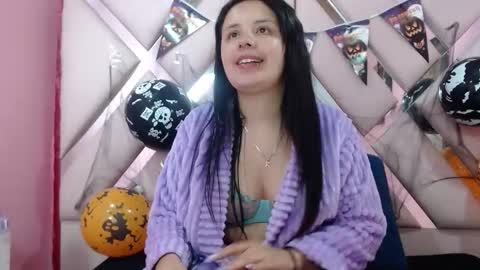 nathaly low online show from 10/17/25, 03:10