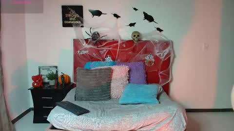 Snapshot of nathaly_stepmom chatting on 10/17/25, 11:46 Natha online show from 10/17/25, 11:46