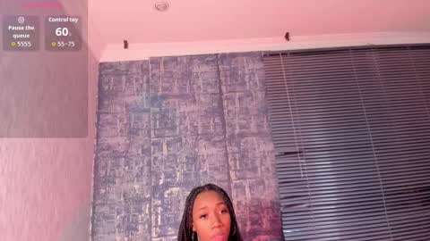 Snapshot of nathalyleen chatting on 10/13/25, 08:31        online show from 10/13/25, 08:31