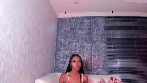 Snapshot of nathalyleen chatting on 10/24/25, 09:11        online show from 10/24/25, 09:11