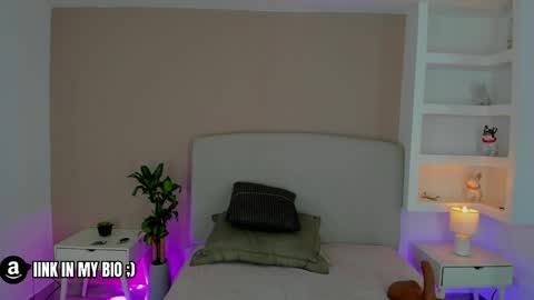 NATHALY  online show from 06/06/26, 10:42