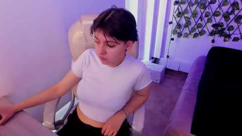 nathalyy_ds online show from 10/12/25, 07:35