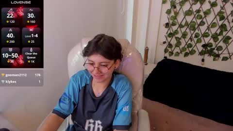 nathalyy_ds online show from 10/22/25, 07:46