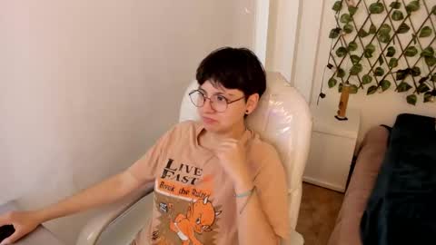 nathalyy_ds online show from 11/11/25, 07:25