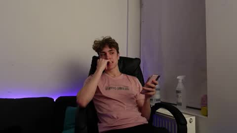 Snapshot of nathan_rusu chatting on 11/15/25, 09:32 NATHAN RUSU online show from 11/15/25, 09:32