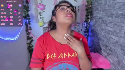 Snapshot of nathasha_jhonsom_ chatting on 12/20/25, 08:10 Naty online show from 12/20/25, 08:10