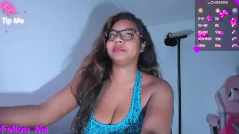 Snapshot of nathasha_jhonsom_ chatting on 05/12/26, 10:40 Naty online show from 05/12/26, 10:40
