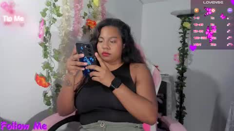 Snapshot of nathasha_jhonsom_ chatting on 06/19/26, 02:05 Naty online show from 06/19/26, 02:05