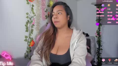 Snapshot of nathasha_jhonsom_ chatting on 07/10/26, 11:35 Naty online show from 07/10/26, 11:35