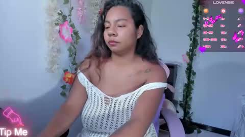 Snapshot of nathasha_jhonsom_ chatting on 07/27/26, 11:39 Naty online show from 07/27/26, 11:39