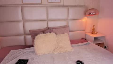 Snapshot of natt_clark chatting on 10/22/25, 01:00 Natt  online show from 10/22/25, 01:00