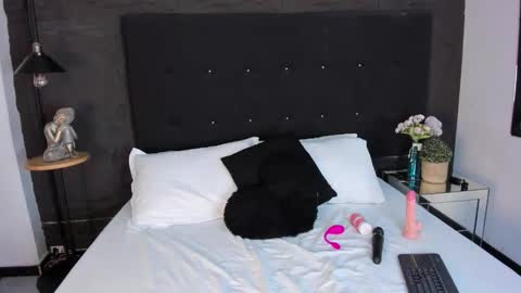 Snapshot of nattasha_brownn chatting on 12/02/25, 12:43 NATTASHA BROWN online show from 12/02/25, 12:43