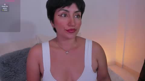 Snapshot of natty_bush chatting on 12/14/25, 08:13 Nathalie online show from 12/14/25, 08:13