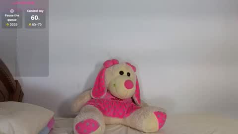 Snapshot of nattyqueen_ chatting on 10/21/25, 01:39 NattyQueen  online show from 10/21/25, 01:39