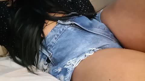 Snapshot of nattyvian chatting on 10/31/25, 02:23 nattyvian online show from 10/31/25, 02:23