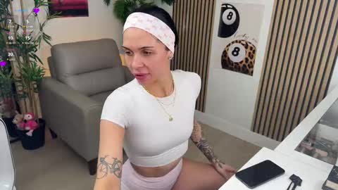 Snapshot of nattywithoutdaddy chatting on 10/07/25, 07:05 NATTY FIERROS online show from 10/07/25, 07:05