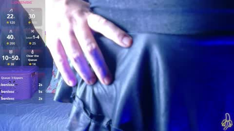 Gwen  online show from 05/20/26, 07:42