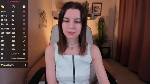 Snapshot of naturelly chatting on 12/13/24, 02:05 Melisa FOLLOW ME online show from 12/13/24, 02:05