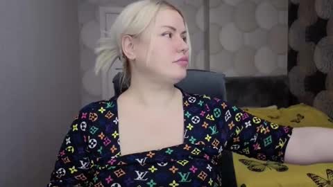 natusik123 online show from 12/19/25, 06:09