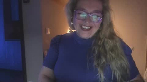 Snapshot of naty__mature_ chatting on 09/22/25, 12:01 Nataly online show from 09/22/25, 12:01