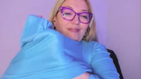 Snapshot of naty__mature_ chatting on 10/10/25, 11:15 Nataly online show from 10/10/25, 11:15