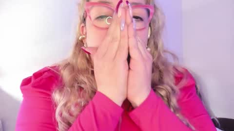 Snapshot of naty__mature_ chatting on 12/15/25, 10:52 Nataly online show from 12/15/25, 10:52