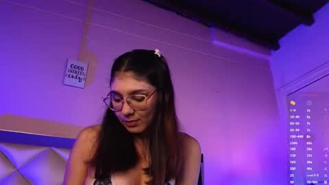 Naty Saenz online show from 10/21/25, 09:43