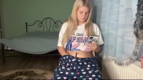 Andreea online show from 11/12/25, 04:24