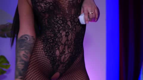 Naty online show from 12/17/24, 08:43