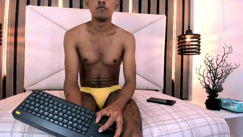 natzuki_ online show from 05/12/26, 11:51