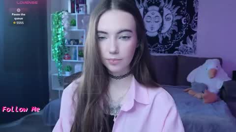 Nikki online show from 10/21/25, 03:29
