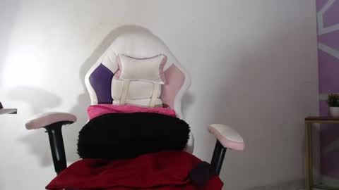 Leina  modelo independiente online show from 07/02/26, 07:53