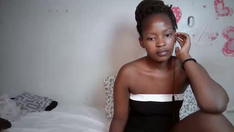 Snapshot of naughty_keesha1 chatting on 10/23/25, 06:39 naughty_keesha1 online show from 10/23/25, 06:39