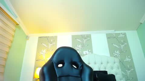Kitten online show from 01/03/25, 02:19