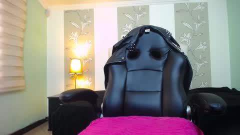 Kitten online show from 01/04/25, 02:46