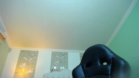 Kitten online show from 01/11/25, 11:12