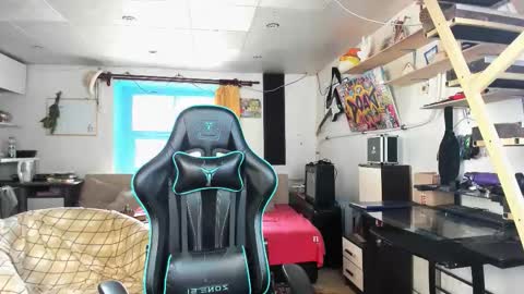 Nik online show from 09/24/25, 10:07